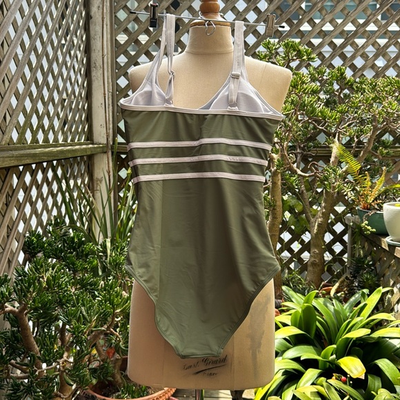 Green & White Size Small One piece bathing suit. NWOT Adjustable straps rem.pads - Picture 2 of 9